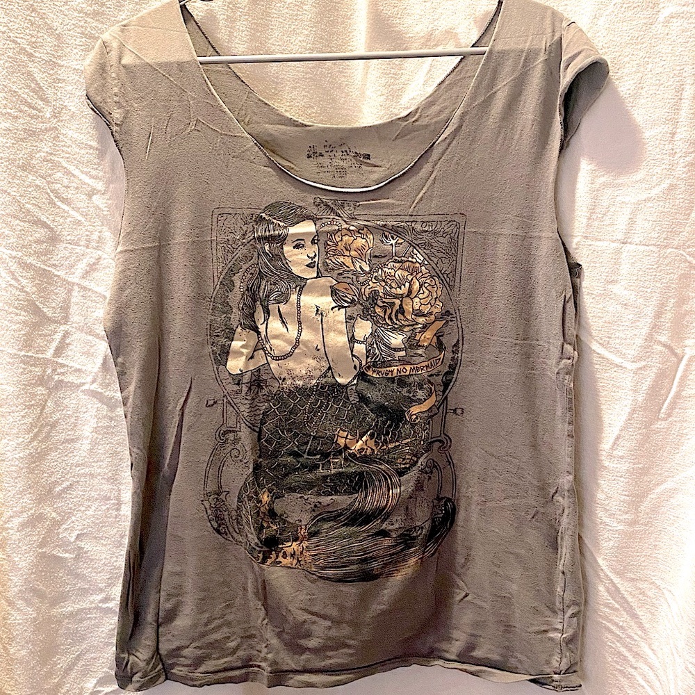 Threadless scoop neck Mermaid tee